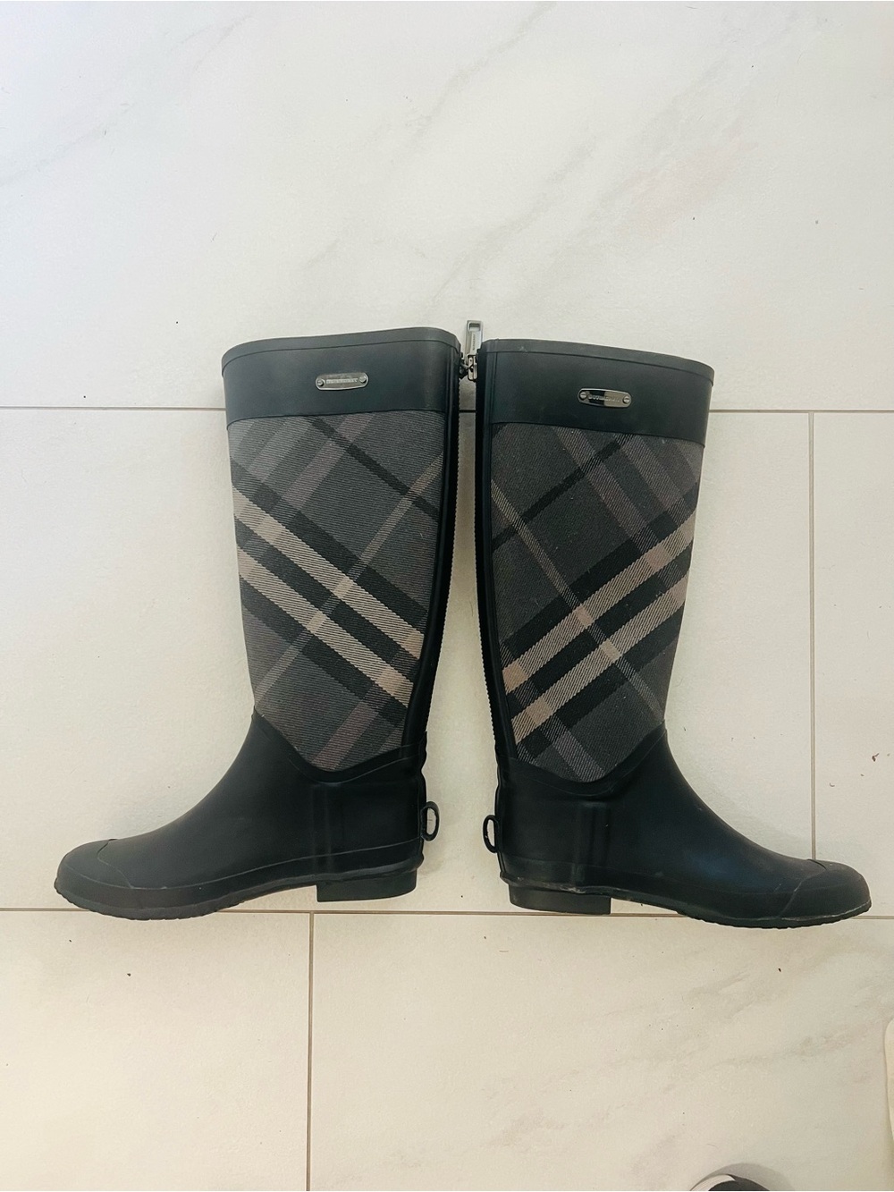 Burberry Rain Boots Signature House Check Black/Gray Size 39 - Picture 1 of 7